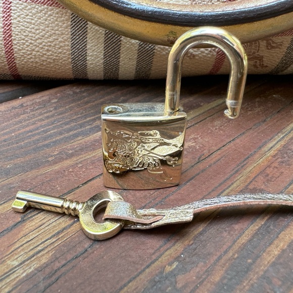 Burberry Haymarket Check Pattern Metallic Handle Thornley Satchel Bowling Bag - Picture 3 of 16